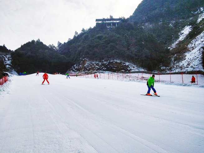 万盛奥陶纪景区 重庆滑雪  免费滑雪