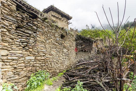 去阿坝探秘云朵上的民族,一位羌族大爷为我唱了一首听不懂的歌