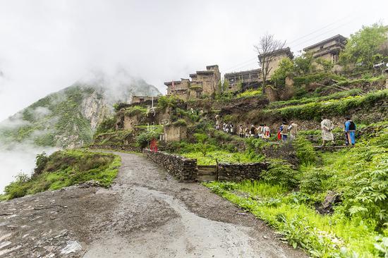 去阿坝探秘云朵上的民族,一位羌族大爷为我唱了一首听不懂的歌