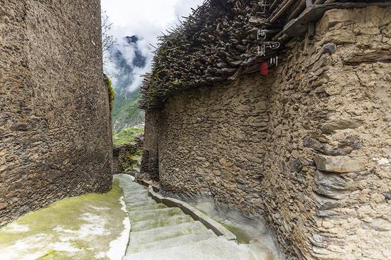 去阿坝探秘云朵上的民族,一位羌族大爷为我唱了一首听不懂的歌