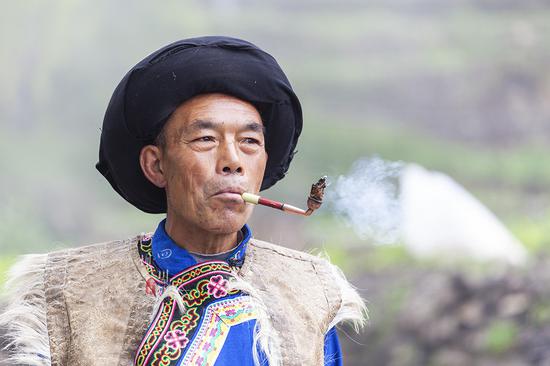 去阿坝探秘云朵上的民族,一位羌族大爷为我唱了一首听不懂的歌