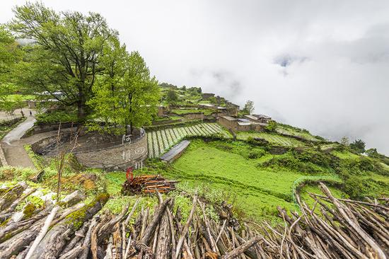 去阿坝探秘云朵上的民族,一位羌族大爷为我唱了一首听不懂的歌